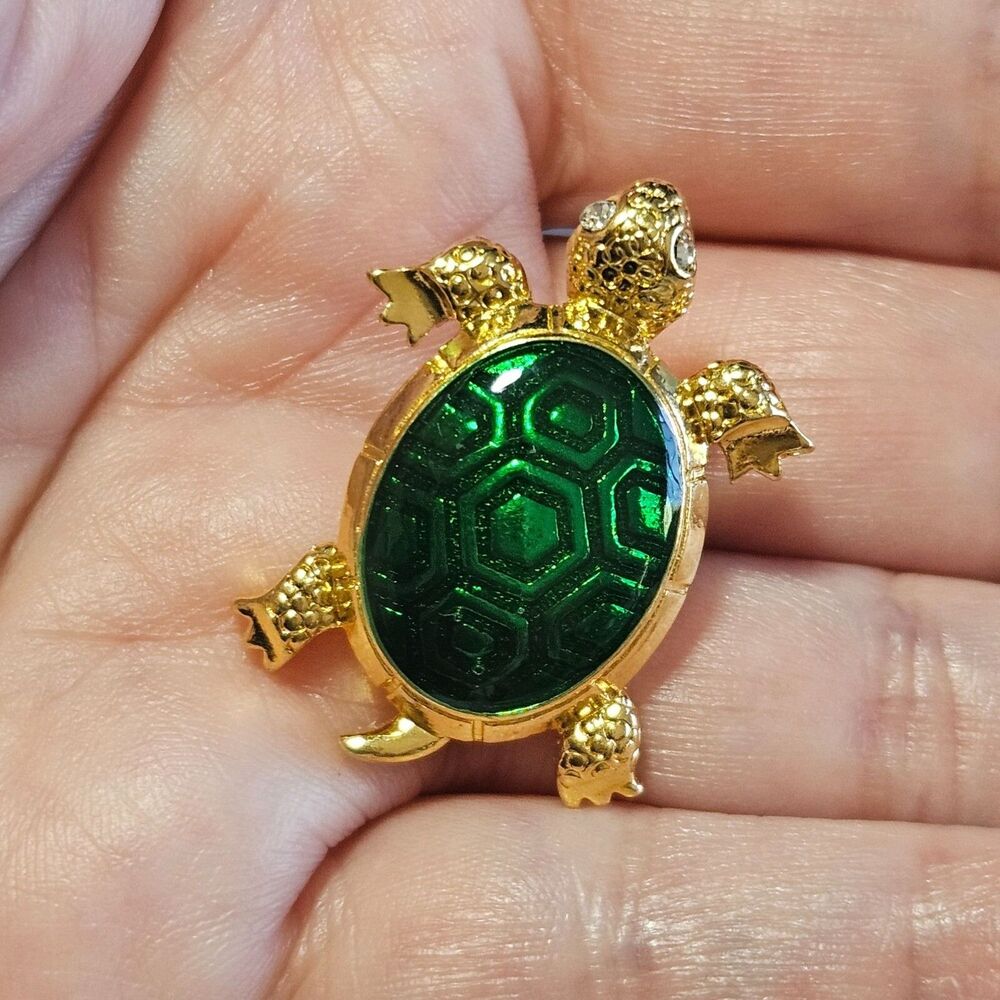 Avon Vintage Gold Tone Green Enamel Turtle Pin Lapel Hat Scarf
